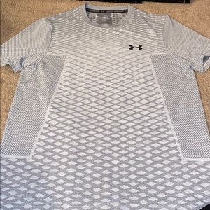Men’s Underarmour velocity tee